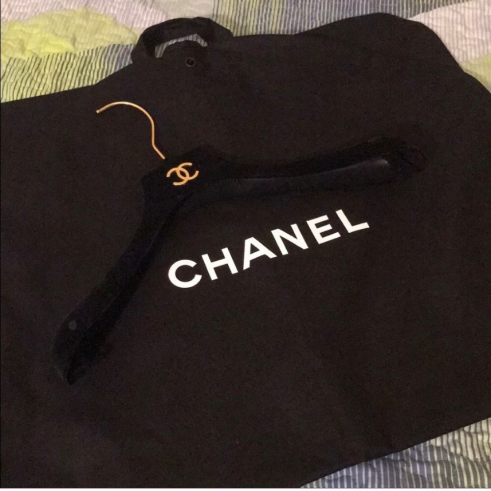 AUTHENTIC CHANEL GOURMET COVER & HANGER